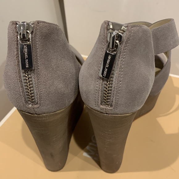 Michael Kors Soft Gray Suede Harley Platform Wedge Heel Strappy Sandal Zipper - Picture 4 of 16
